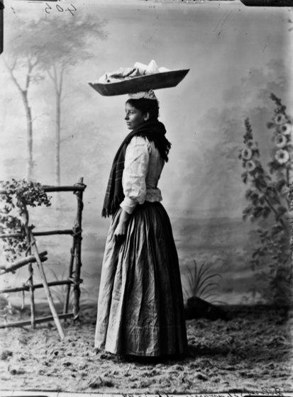 Dolores Echavarría (lavandera). Fotografía Rodríguez, 1896. AF-BPP.